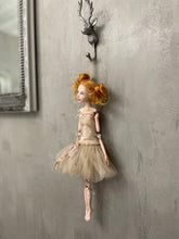 Load image into Gallery viewer, Dangling doll Isti
