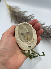 Load image into Gallery viewer, Art Face Brooch in Vintages style
